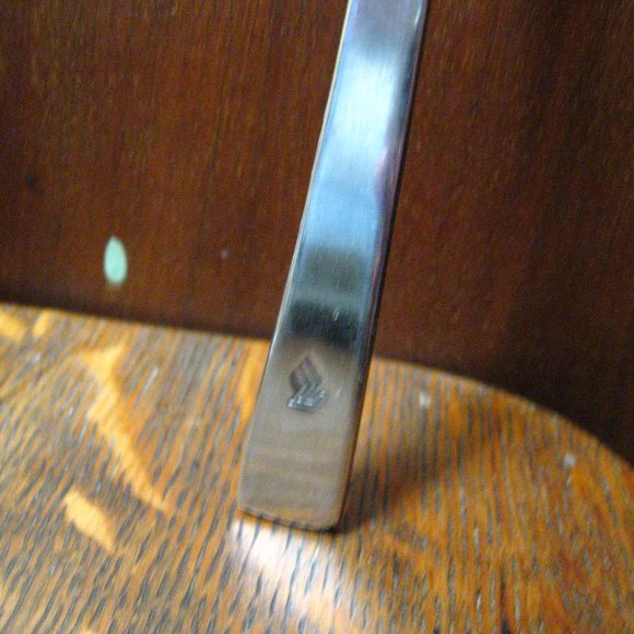 Singapore Airlines SQ Airplane Dinner Knife - Picture 3 of 5